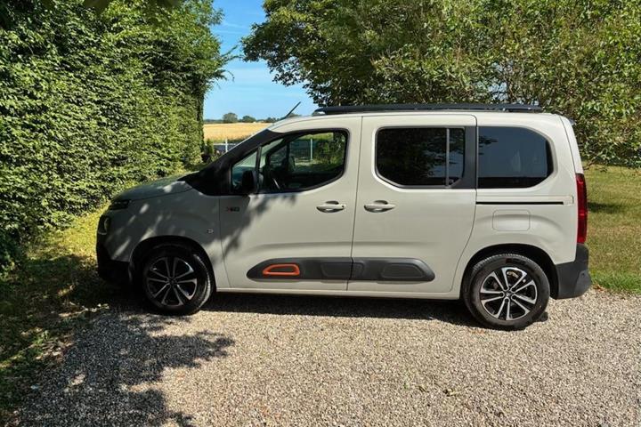 Beige Citroën Berlingo fra 2018