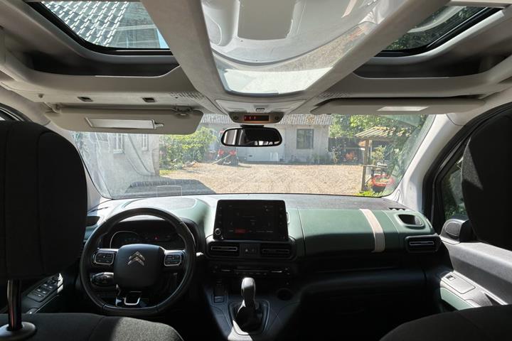 Beige Citroën Berlingo fra 2018