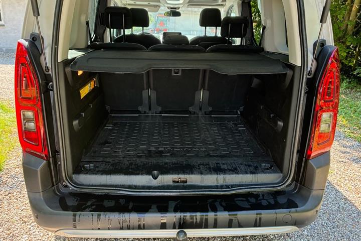Beige Citroën Berlingo fra 2018