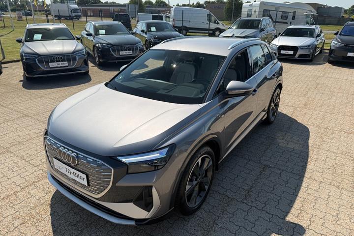 Sølv Audi Q4 e-tron fra 2023