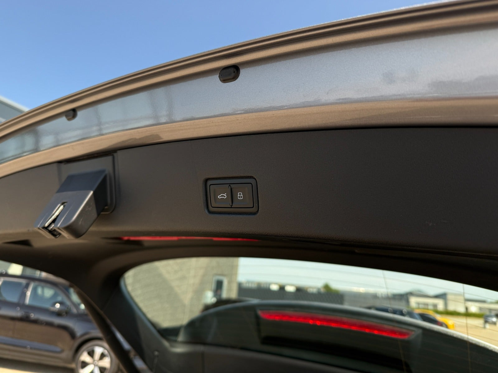 Sølv Audi Q4 e-tron fra 2023