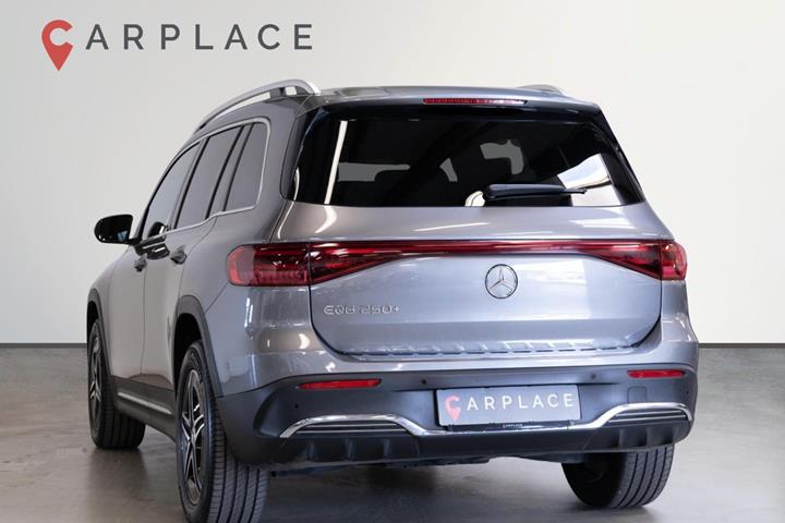 Grå Mercedes EQB250+ fra 2024