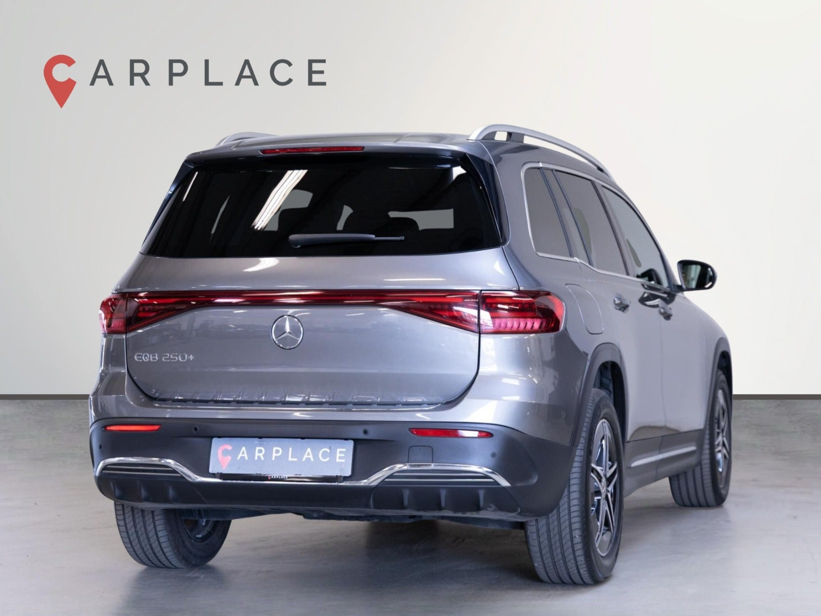 Grå Mercedes EQB250+ fra 2024