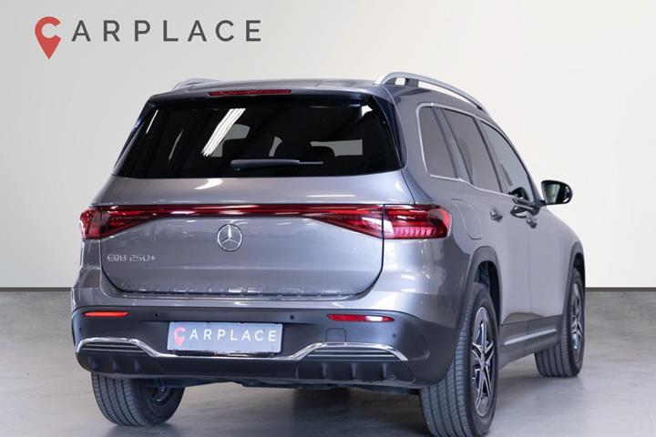 Grå Mercedes EQB250+ fra 2024