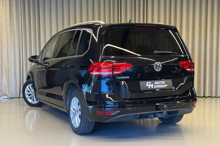Sort VW Touran fra 2019