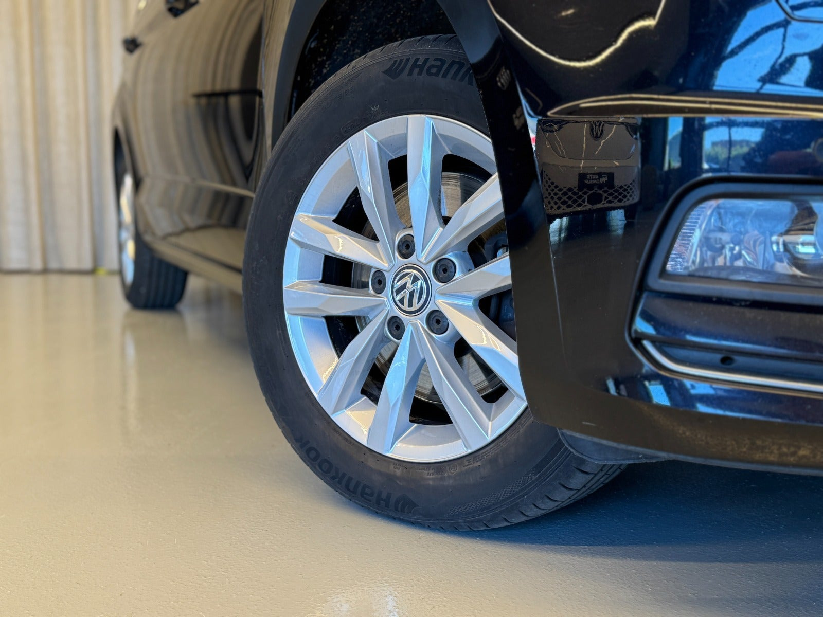 Sort VW Touran fra 2019