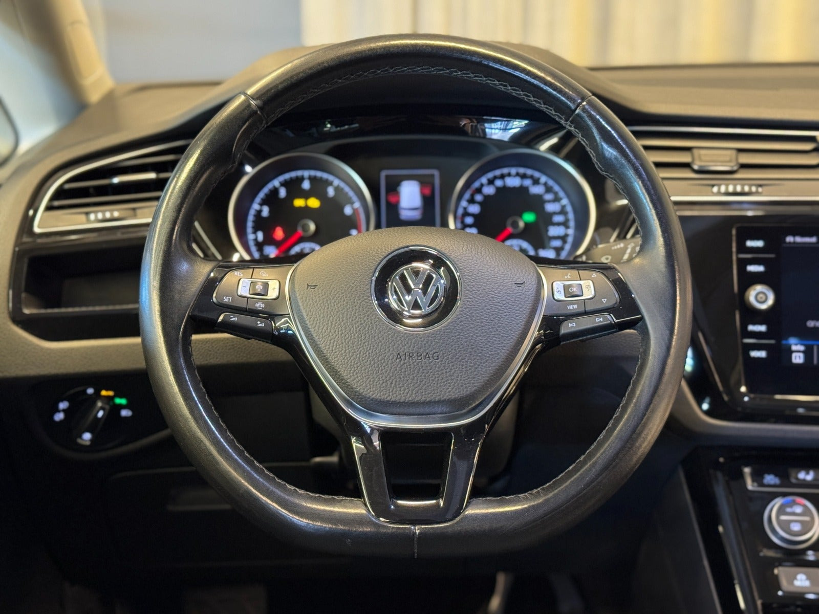 Sort VW Touran fra 2019
