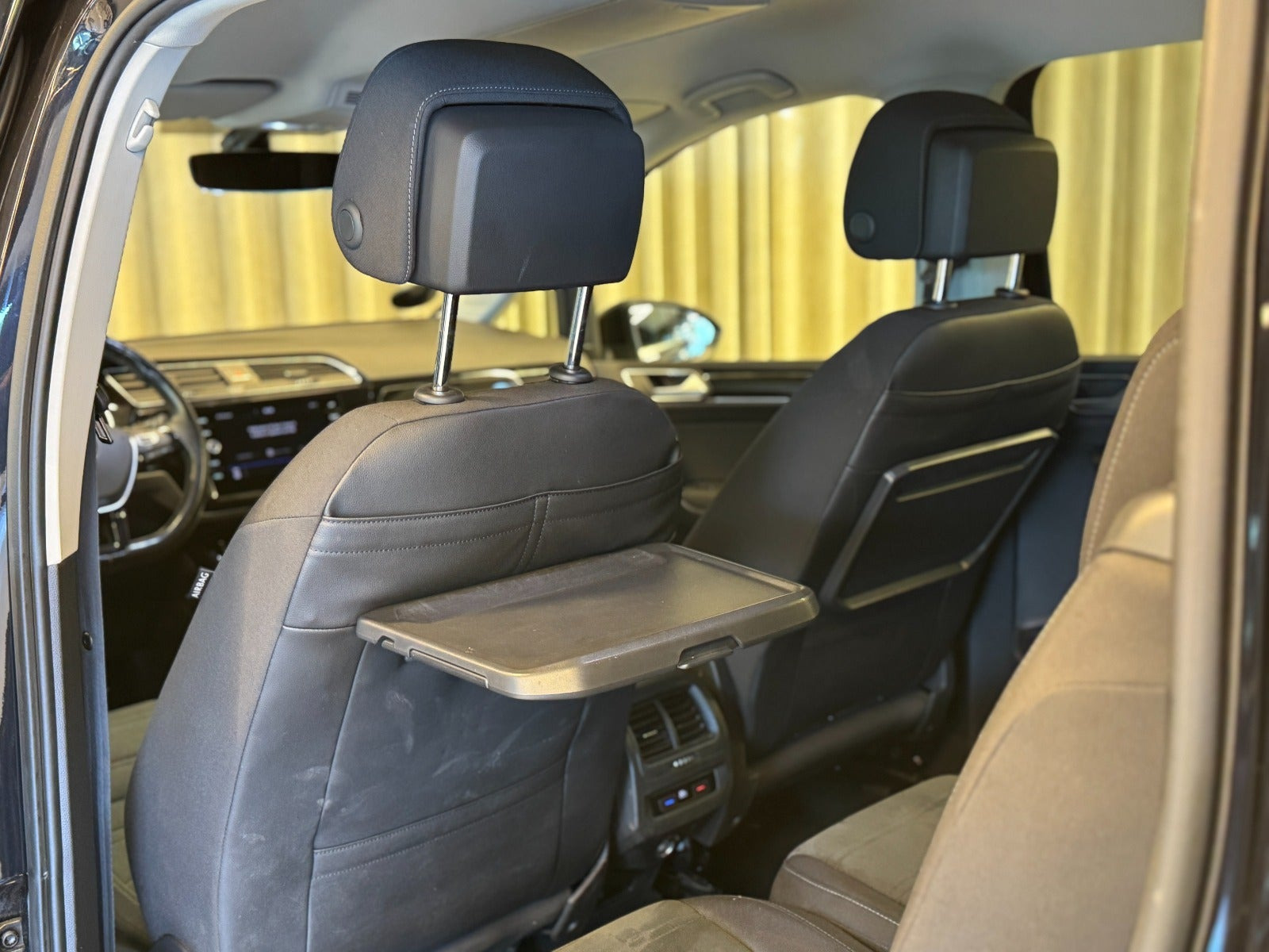 Sort VW Touran fra 2019