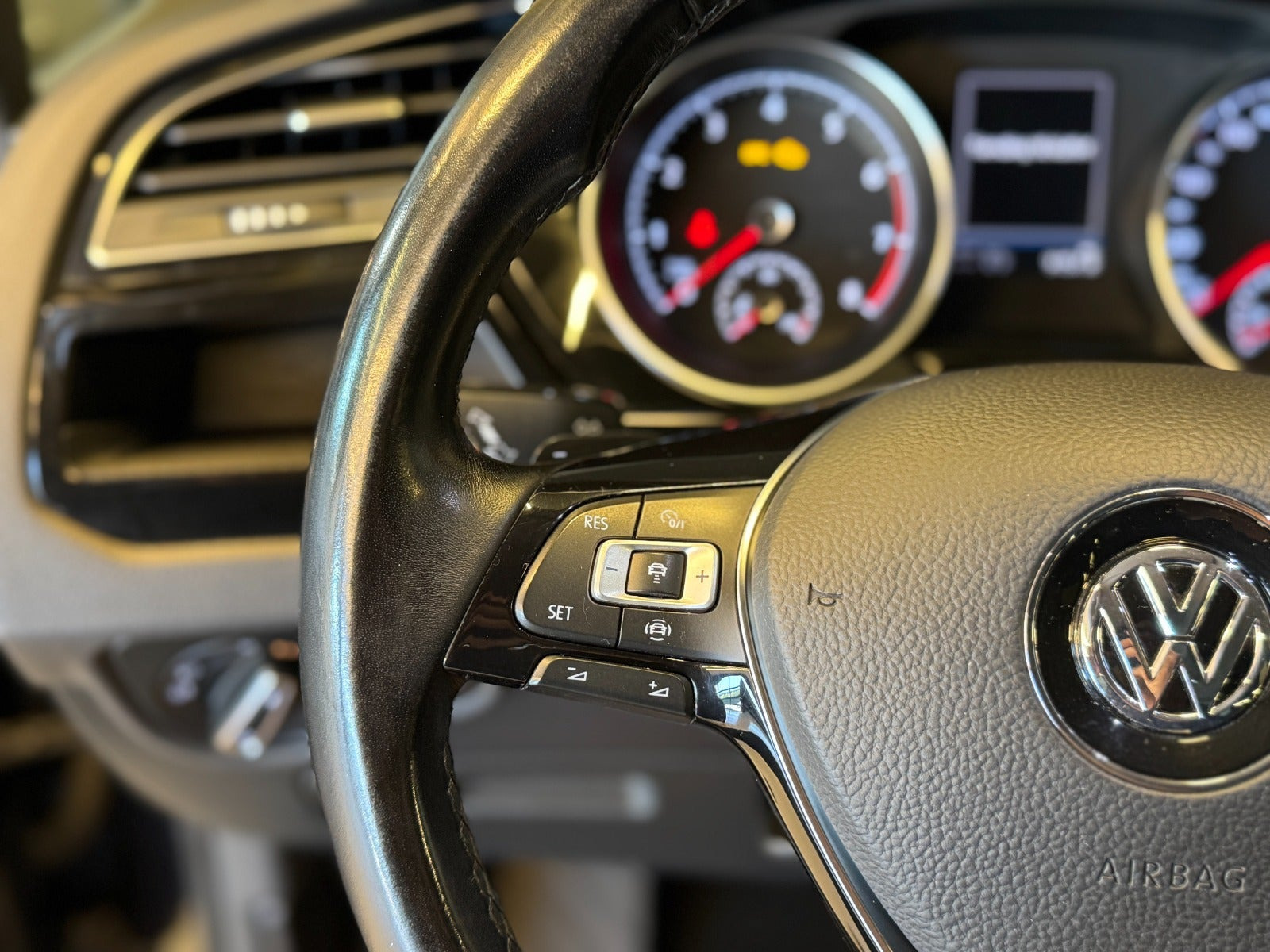 Sort VW Touran fra 2019