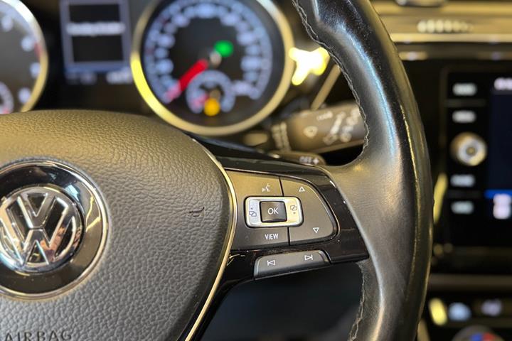 Sort VW Touran fra 2019