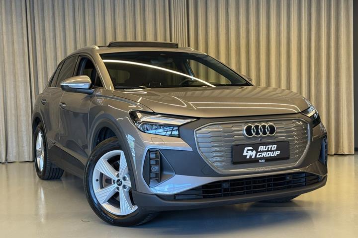 Grå Audi Q4 e-tron fra 2023 set udefra