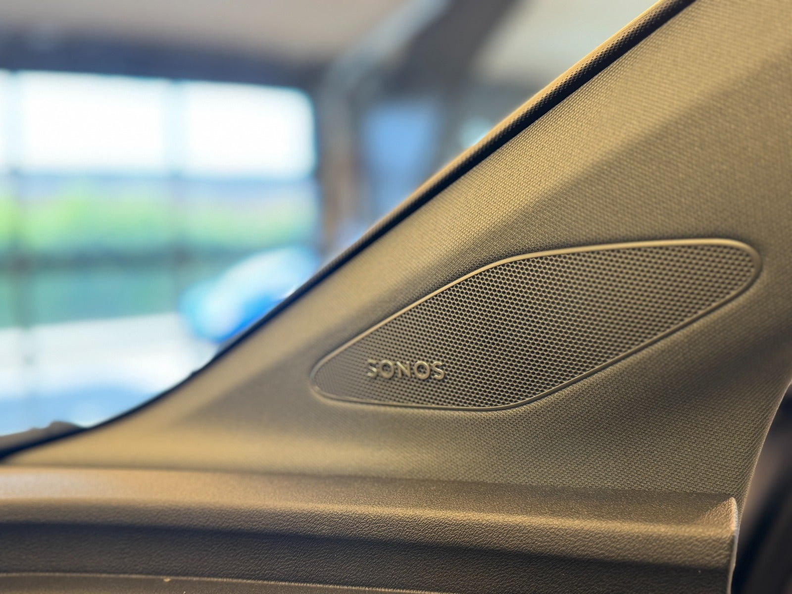 Grå Audi Q4 e-tron fra 2023