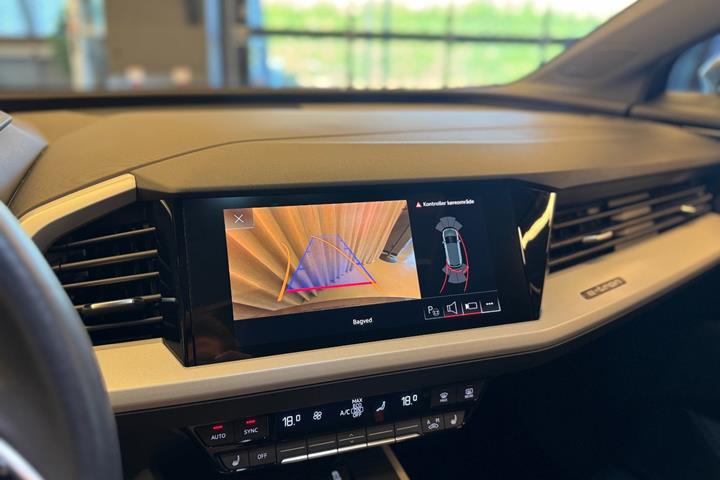 Grå Audi Q4 e-tron fra 2023