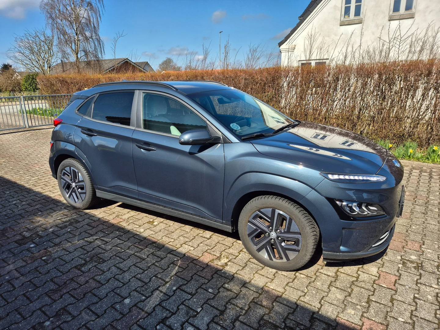 Grå Hyundai Kona fra 2023