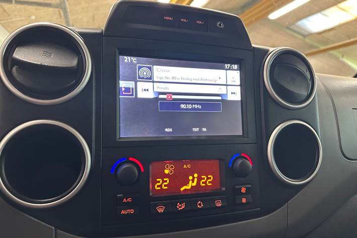 Grå Citroën Berlingo fra 2015