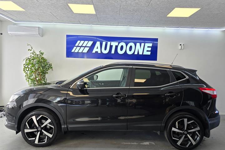 Sort Nissan Qashqai fra 2016
