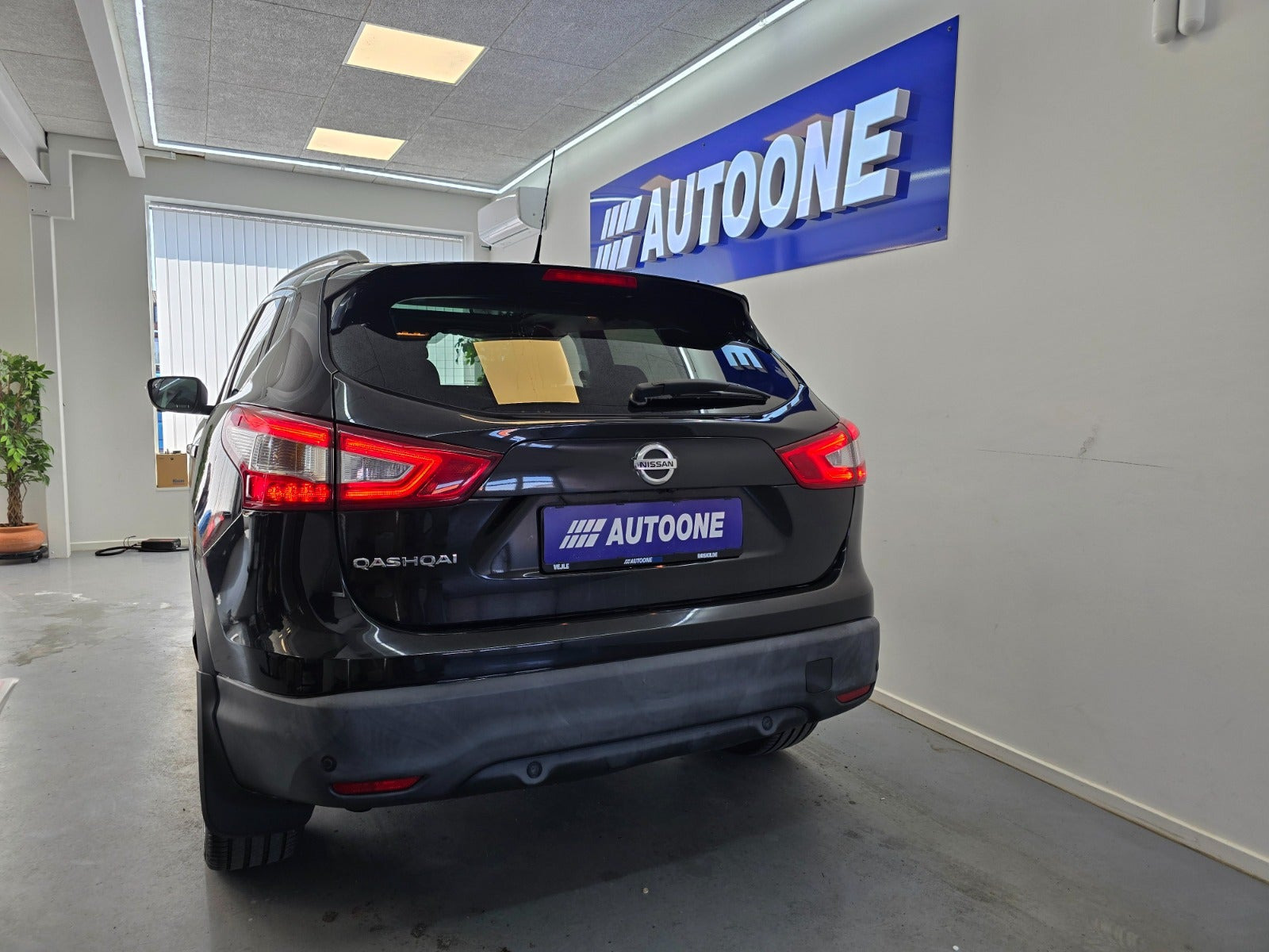 Sort Nissan Qashqai fra 2016