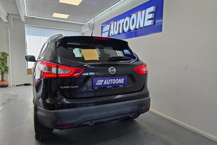 Sort Nissan Qashqai fra 2016