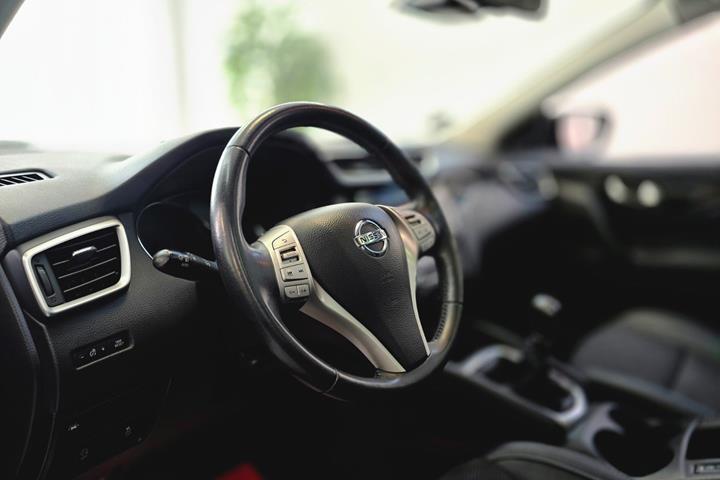 Sort Nissan Qashqai fra 2016