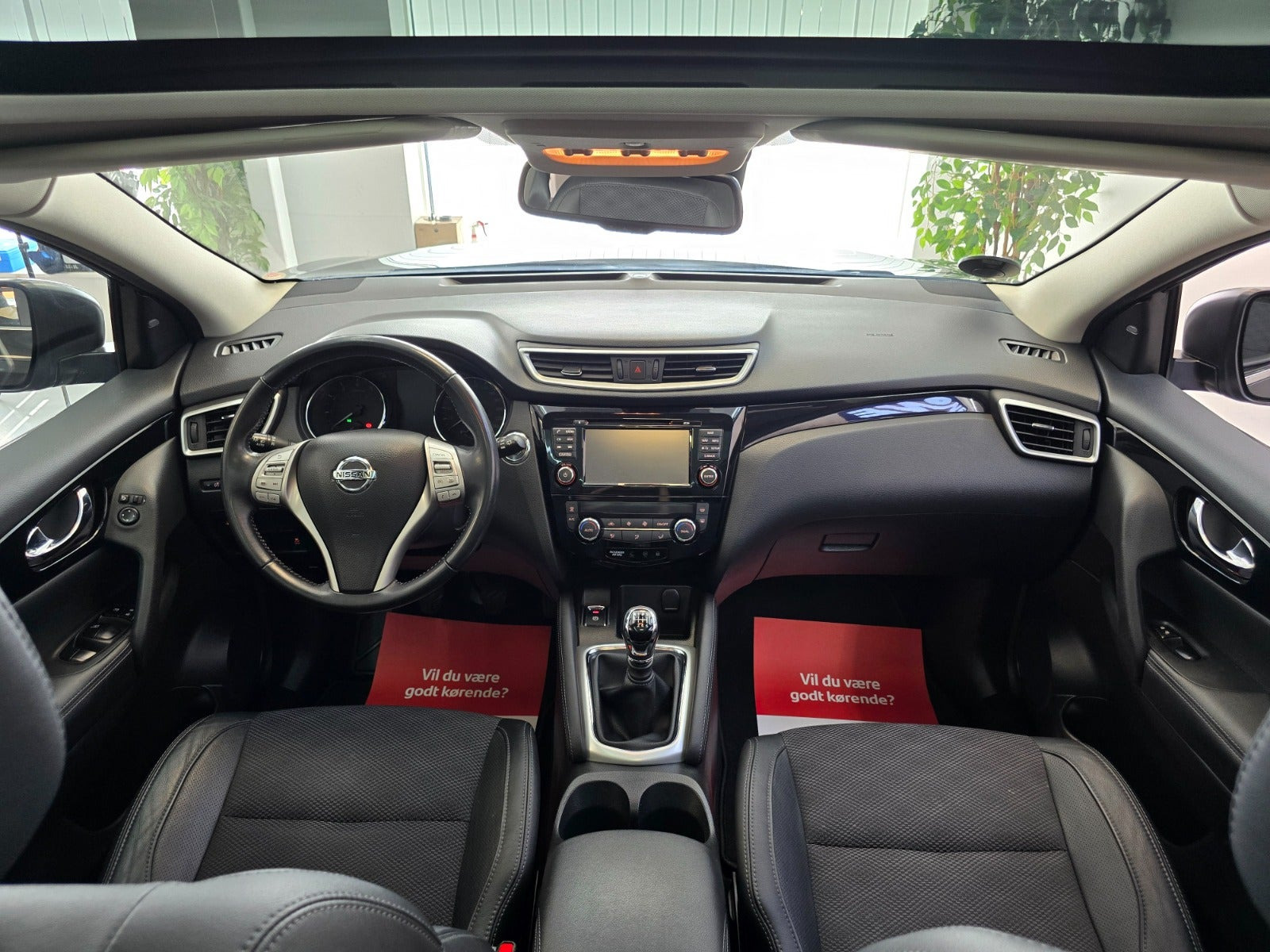 Sort Nissan Qashqai fra 2016