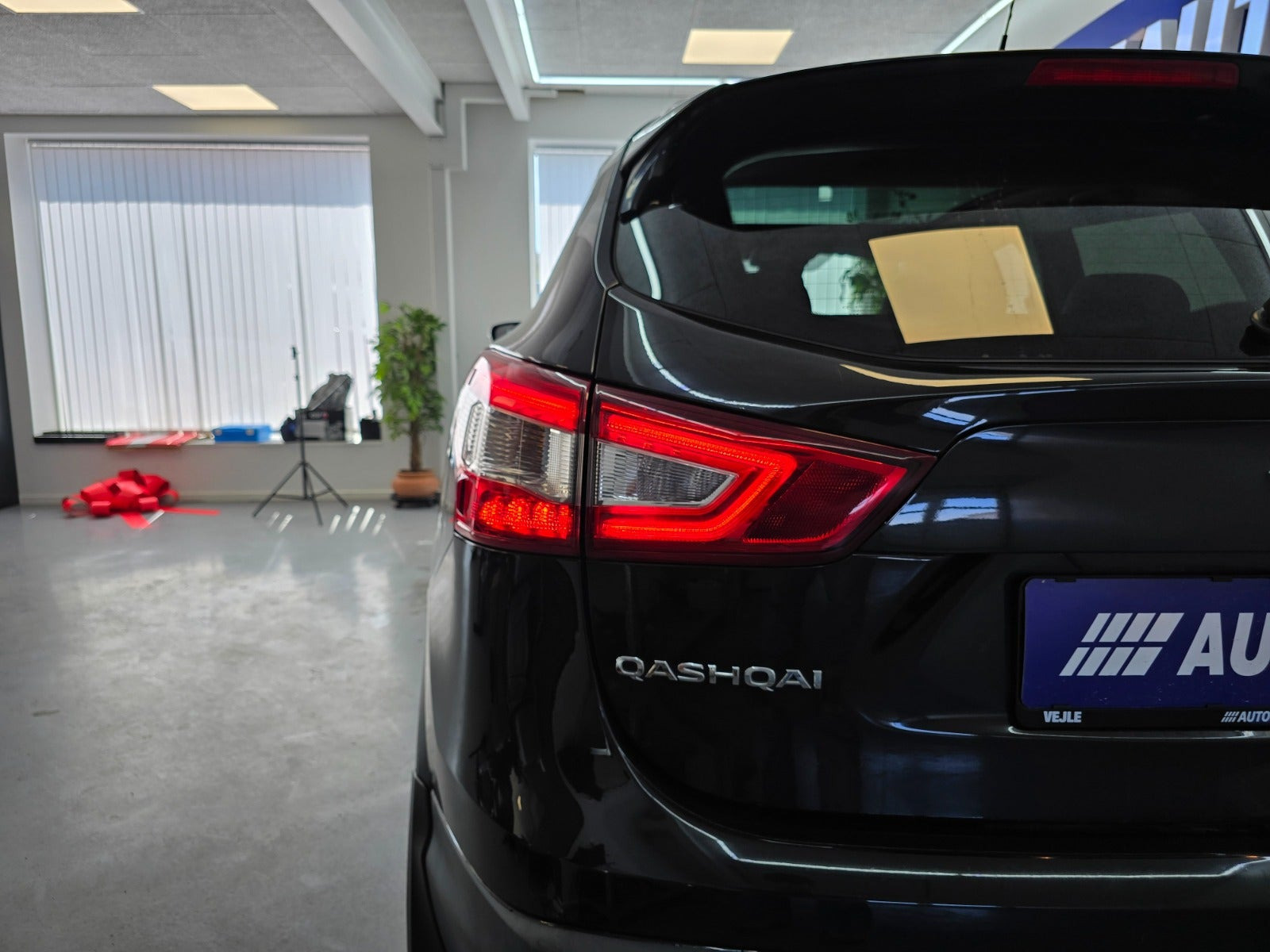 Sort Nissan Qashqai fra 2016