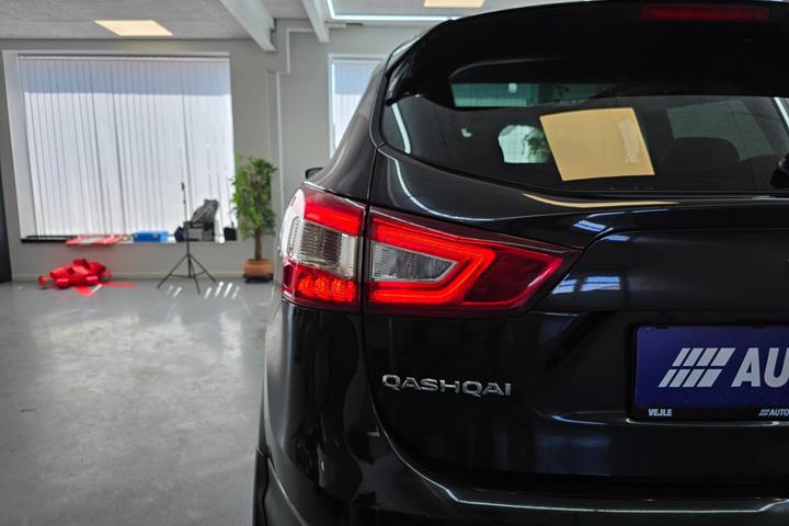 Sort Nissan Qashqai fra 2016