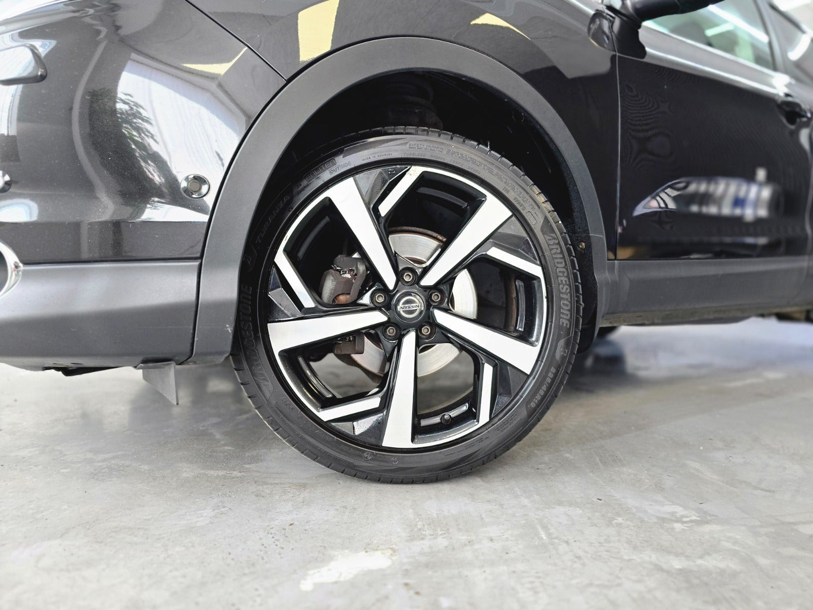 Sort Nissan Qashqai fra 2016