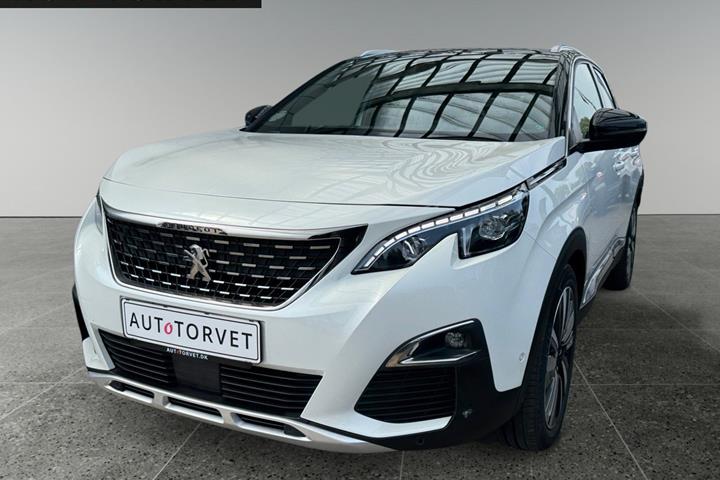 Hvid Peugeot 3008 fra 2020 set udefra