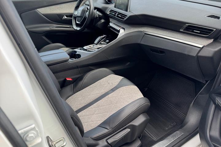 Hvid Peugeot 3008 fra 2020