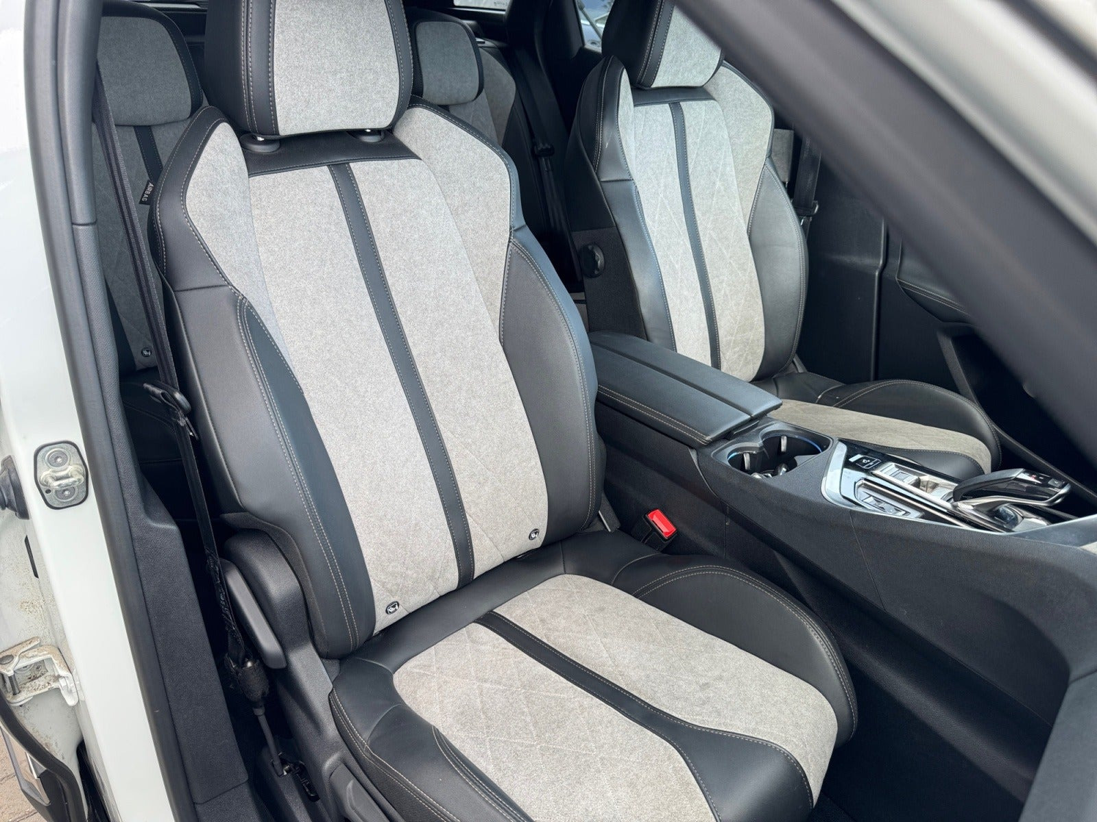 Hvid Peugeot 3008 fra 2020