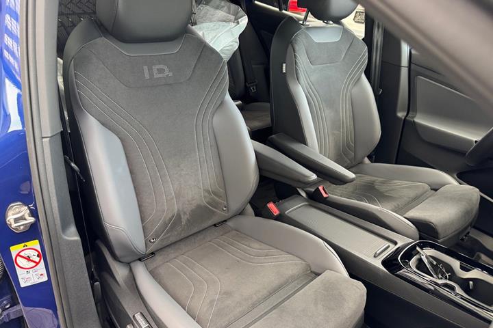 Blå VW ID.4 fra 2024