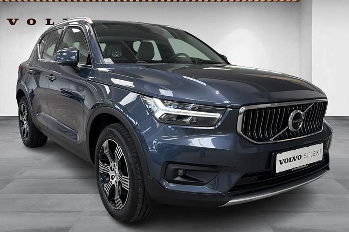 Blå Volvo XC40 fra 2019