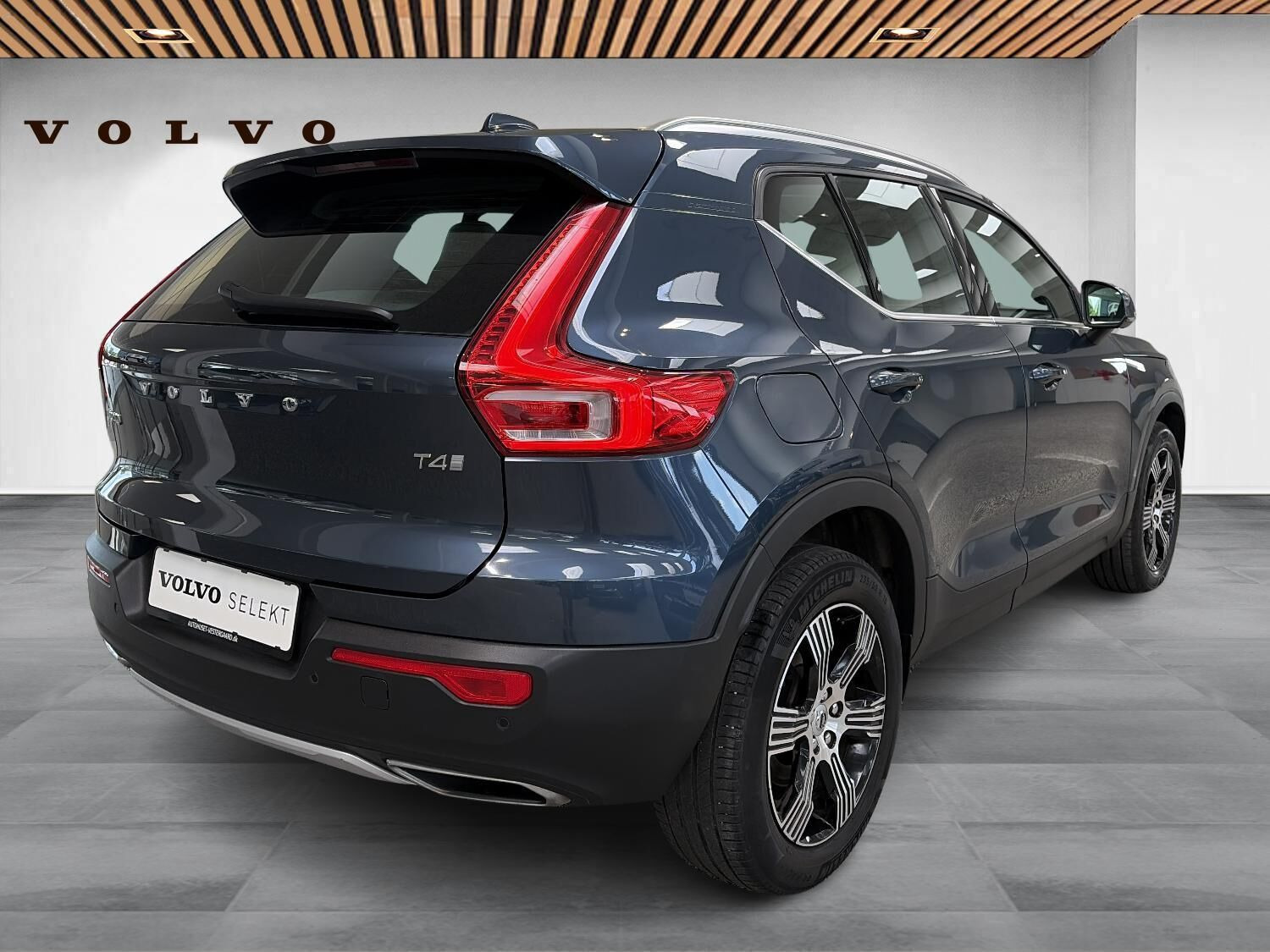 Blå Volvo XC40 fra 2019