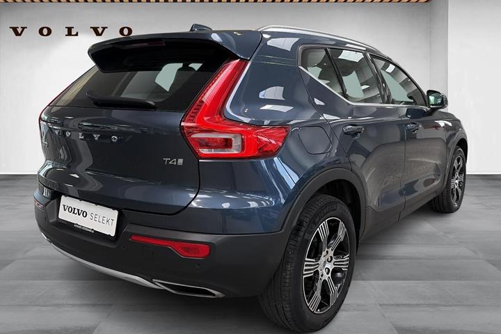 Blå Volvo XC40 fra 2019
