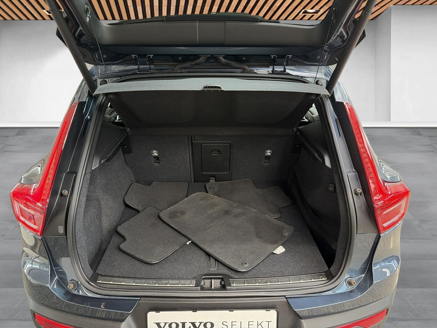 Blå Volvo XC40 fra 2019