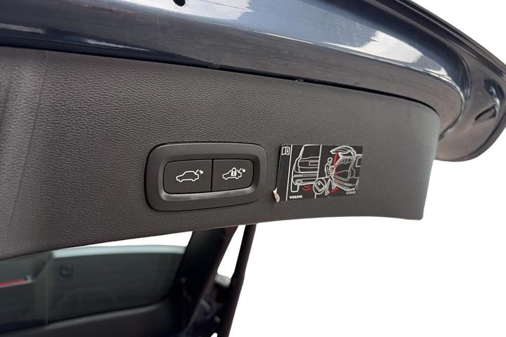 Blå Volvo XC40 fra 2019