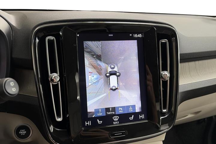 Blå Volvo XC40 fra 2019