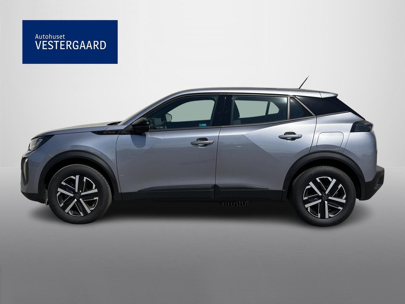 Grå Peugeot e-2008 fra 2025