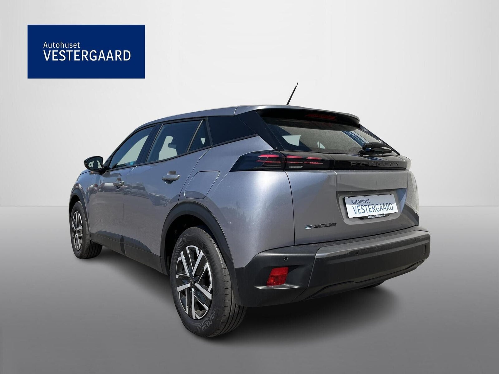 Grå Peugeot e-2008 fra 2025