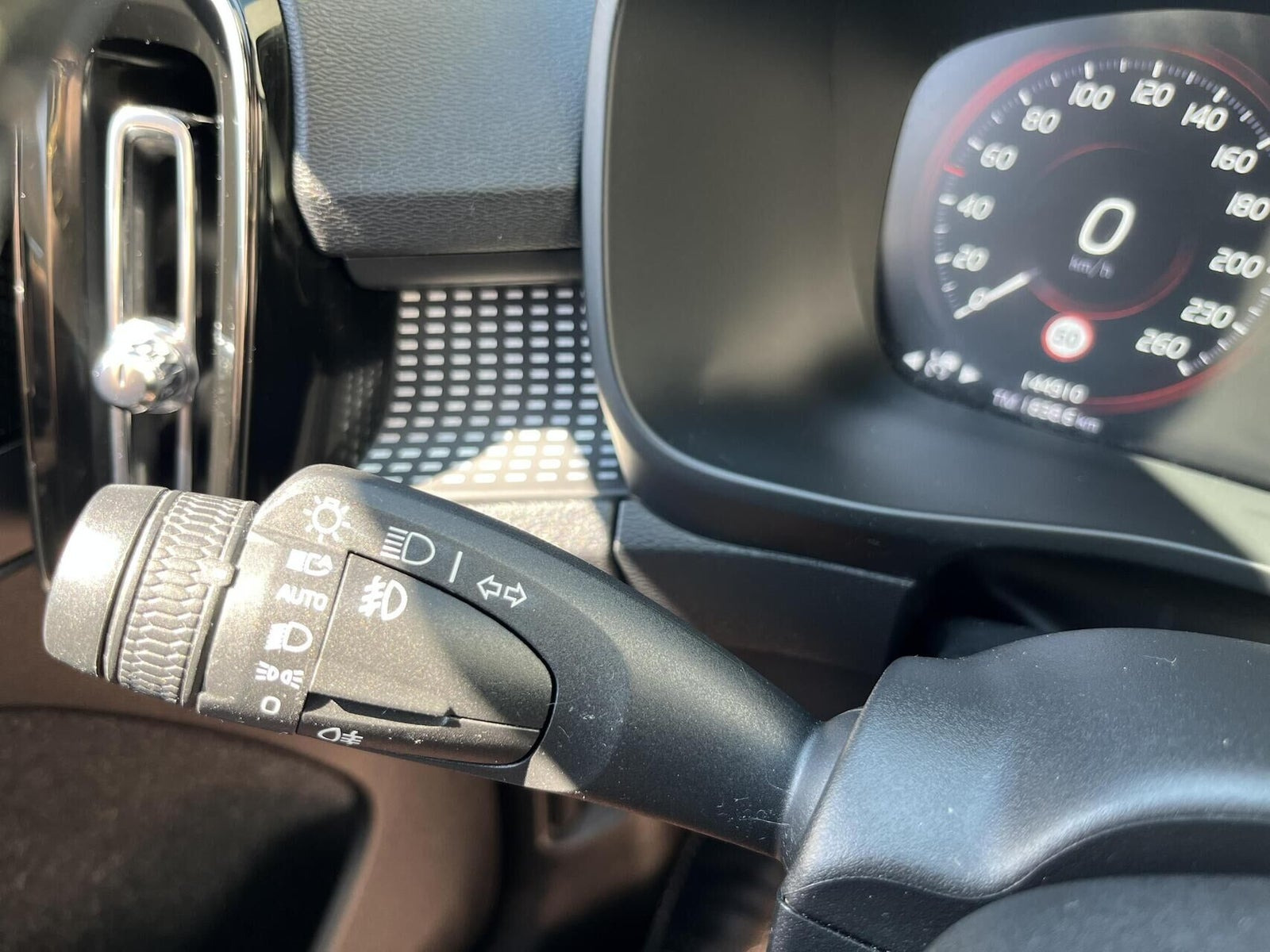 Hvid Volvo XC40 fra 2020