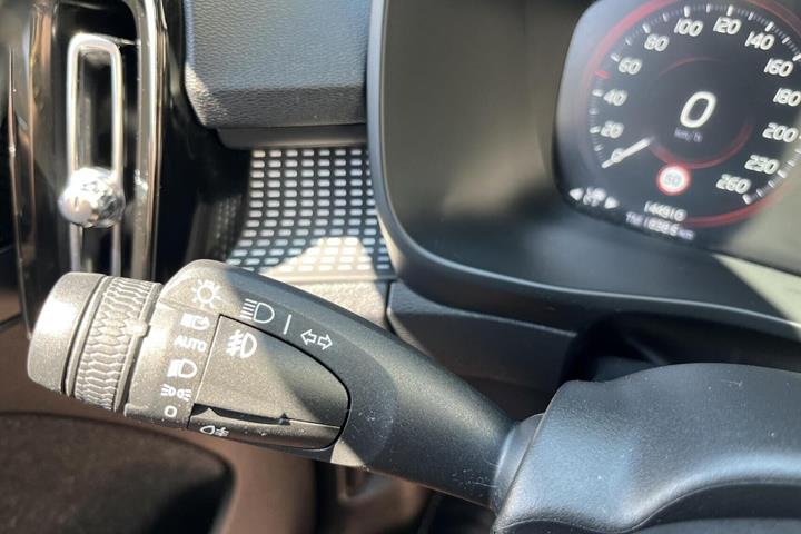 Hvid Volvo XC40 fra 2020