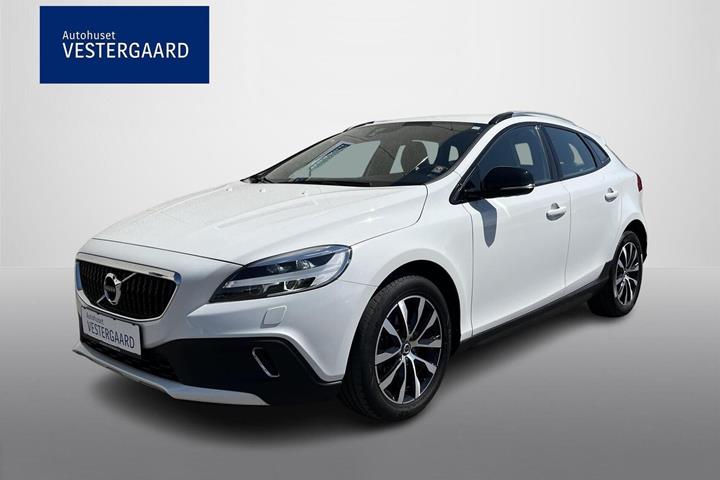 Hvid Volvo V40 CC fra 2020 set udefra