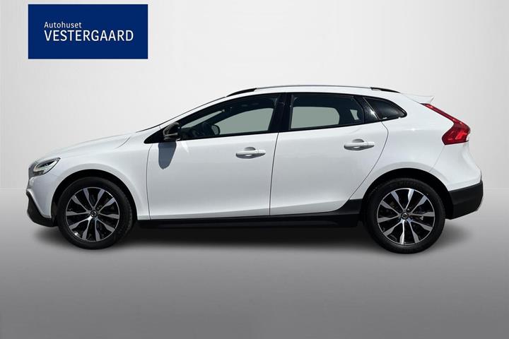 Hvid Volvo V40 CC fra 2020