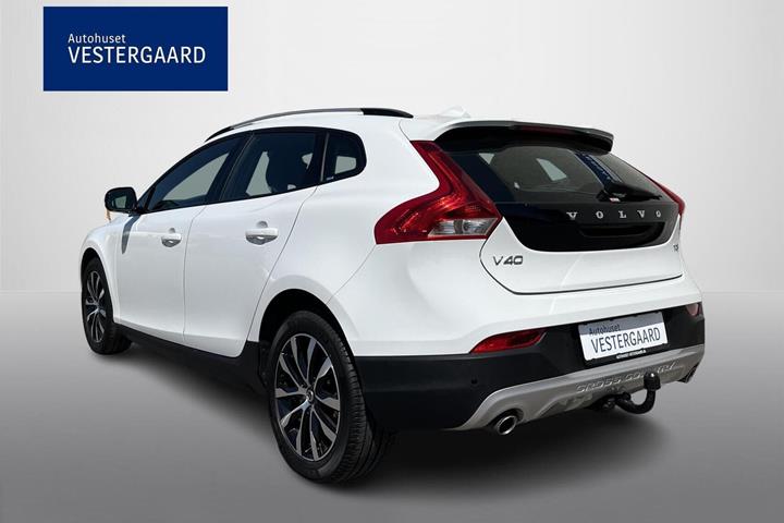 Hvid Volvo V40 CC fra 2020