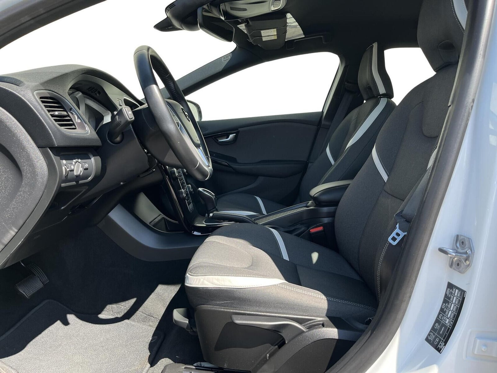 Hvid Volvo V40 CC fra 2020