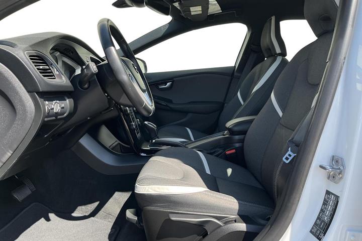 Hvid Volvo V40 CC fra 2020