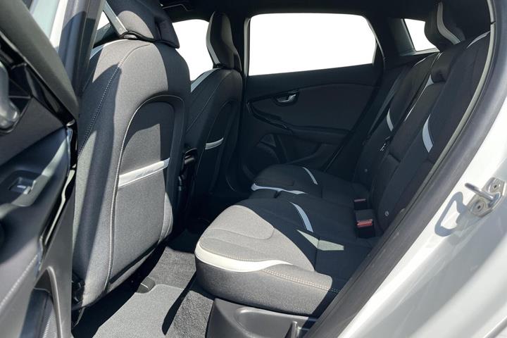 Hvid Volvo V40 CC fra 2020