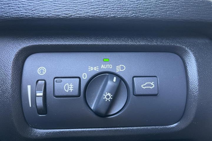 Hvid Volvo V40 CC fra 2020