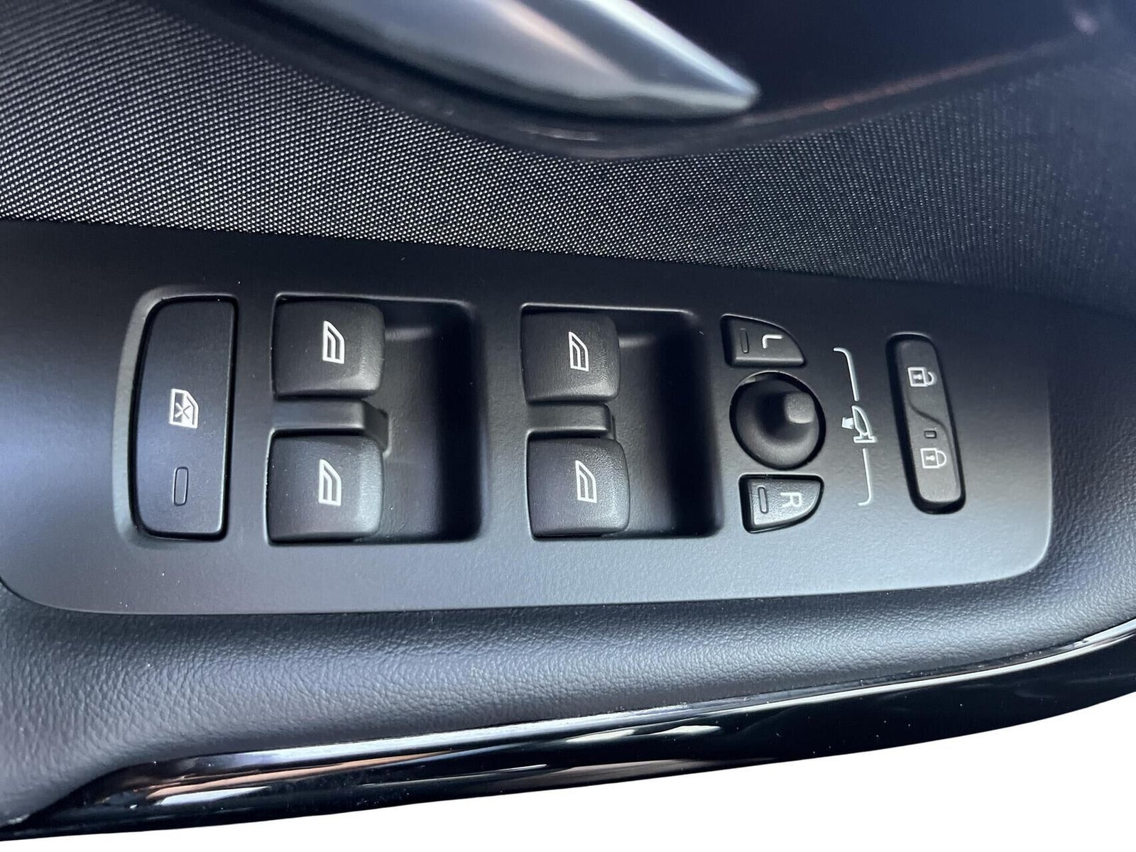 Hvid Volvo V40 CC fra 2020