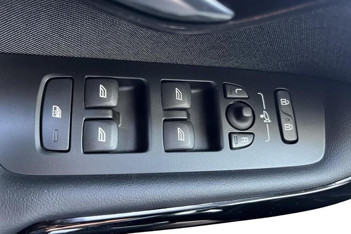 Hvid Volvo V40 CC fra 2020